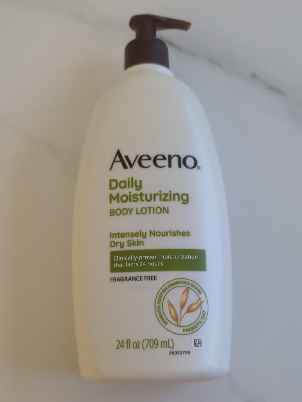 Aveeno Daily Moisturizing Body Lotion: Intensely Nourish Dry Skin  24 floz/709ml